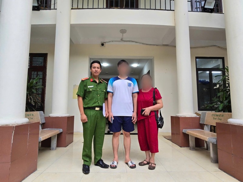 Gọi điện xác nhận chuyển khoản 700 triệu đồng cho trường học nhưng trường quyết không nhận, người phụ nữ Hà Nội báo công an