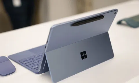 Microsoft ra mắt máy tính AI giá rẻ