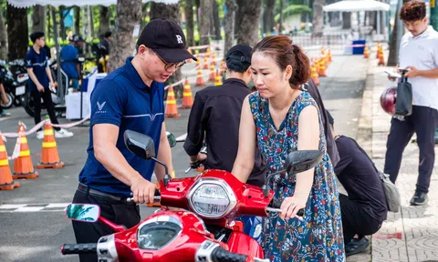 Dễ dàng “đổi xăng lấy điện” với mức giá cực ưu đãi, nhiều người chốt liền tay xe máy VinFast
